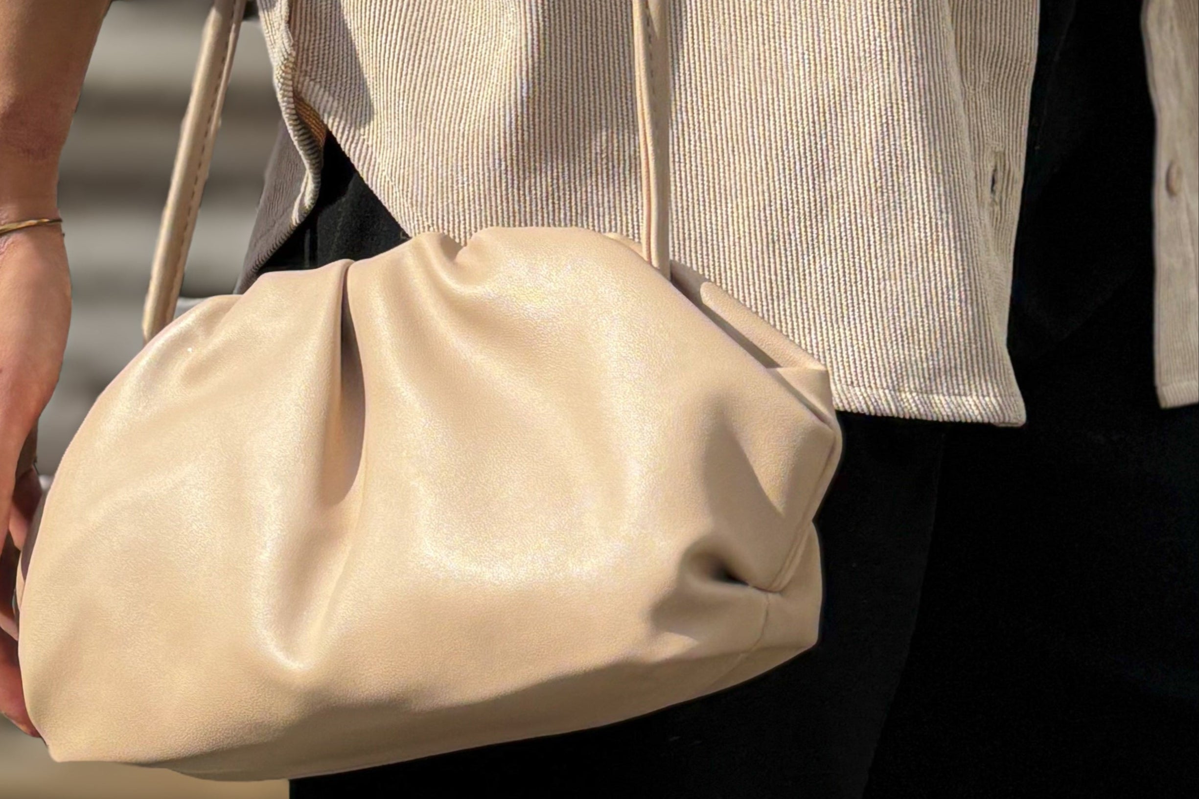 shop de trend met geplooide retro tassen