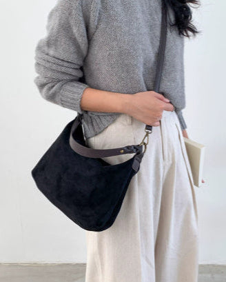 Zwarte suède crossbodytas – stijlvol & praktisch