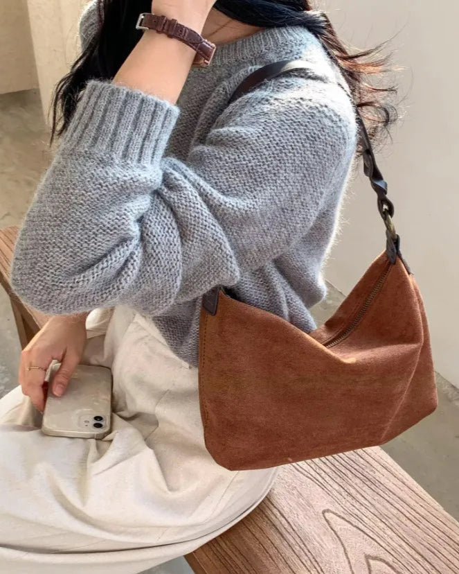 Elegante bruine suede crossbody tas - de trend van 2025