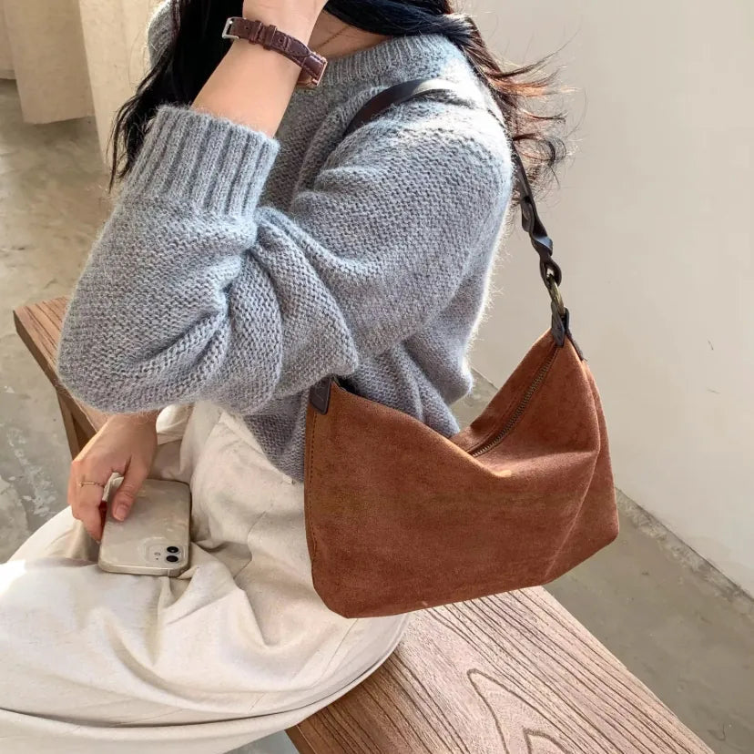 Elegante bruine suede crossbody tas - de trend van 2025