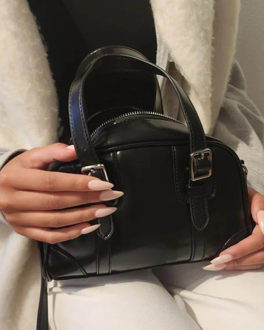 Zwarte tas in hand - stijlvolle tas uit de collectie YasMae